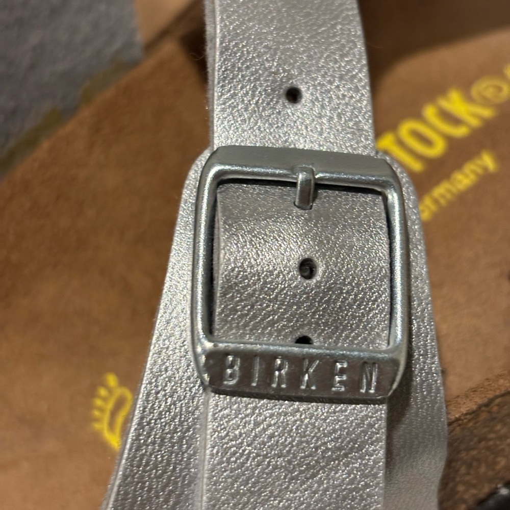 NWOT Birkenstock Gizeh Birko-Flor Silver Metallic Size 40 - Picture 10 of 11